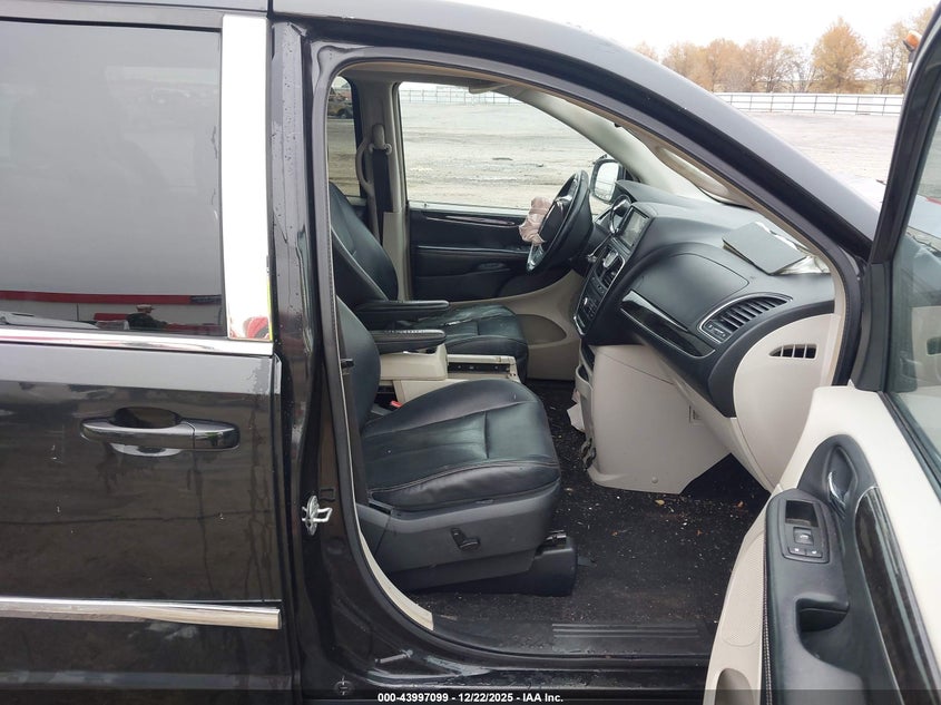 2012 Chrysler Town & Country Touring