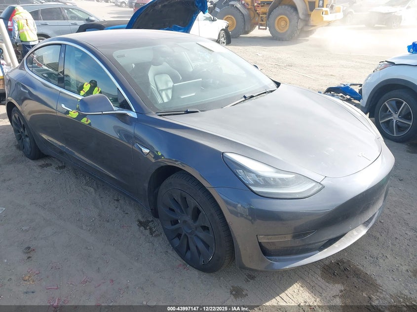 5YJ3E1EA4JF006893 2018 Tesla Model 3 Long Range/Mid Range auction photo 1