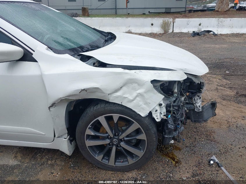 VIN 1N4AL3APXHN330340 2017 NISSAN ALTIMA 2.5 SR
