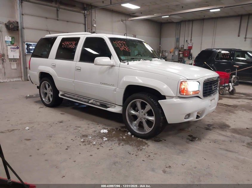 1GYEK13R3YR118965 2000 Cadillac Escalade Standard auction photo 1