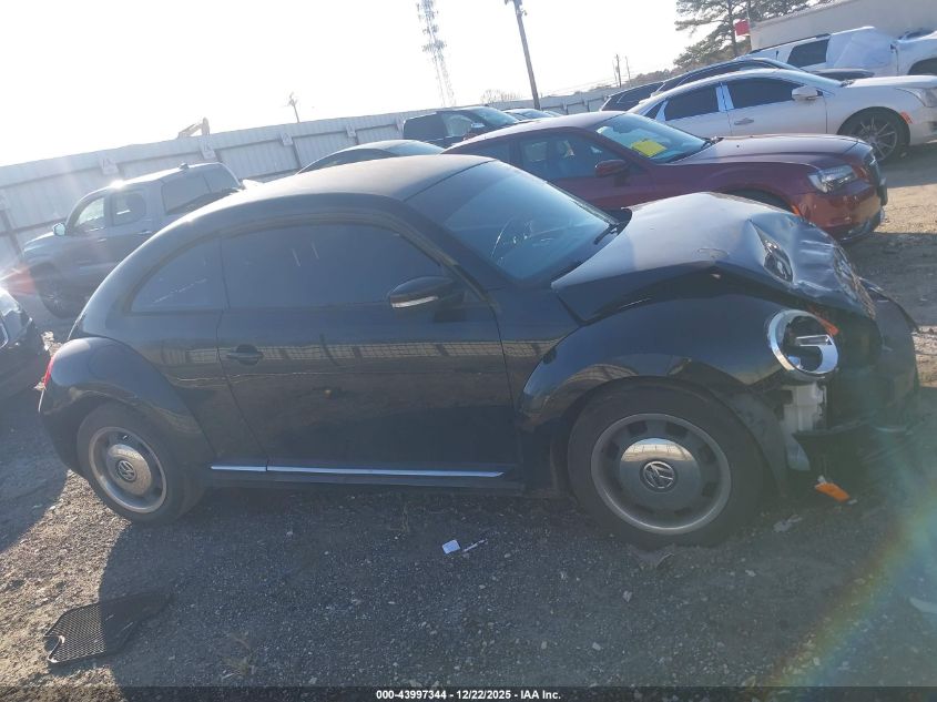 2012 Volkswagen Beetle 2.5L VIN: 3VWJP7ATXCM641155 Lot: 43997344