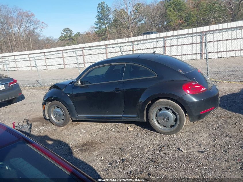 2012 Volkswagen Beetle 2.5L VIN: 3VWJP7ATXCM641155 Lot: 43997344