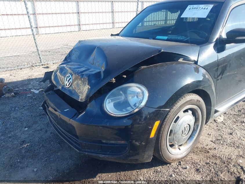 2012 Volkswagen Beetle 2.5L VIN: 3VWJP7ATXCM641155 Lot: 43997344