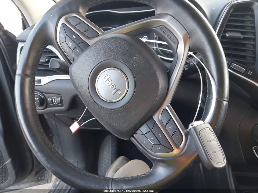 2019 Jeep Cherokee Latitude Plus Fwd VIN: 1C4PJLLB5KD332330 Lot: 43997587