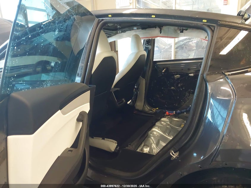 VIN 7SAYGDEE7TA472261 2026 TESLA MODEL Y LONG RANGE LAUNCH SERIES/PREMIUM ALL-WHEEL DRIVE