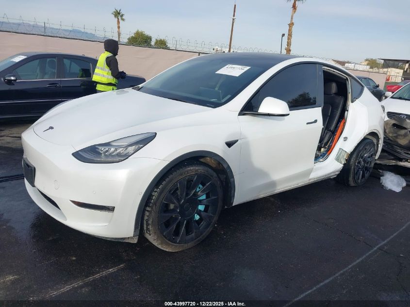 2022 Tesla Model Y Long Range Dual Motor All-Wheel Drive VIN: 7SAYGDEE6NF480132 Lot: 43997720