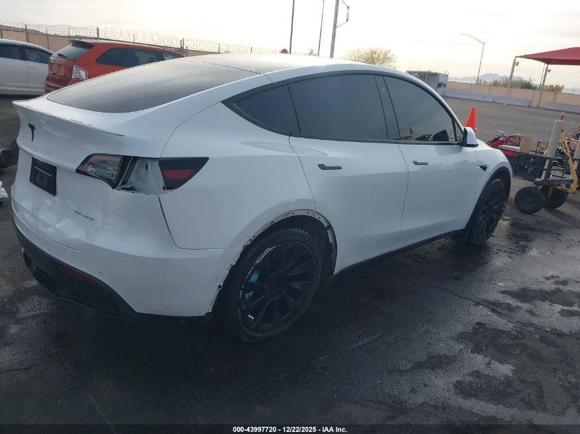 2022 Tesla Model Y Long Range Dual Motor All-Wheel Drive VIN: 7SAYGDEE6NF480132 Lot: 43997720