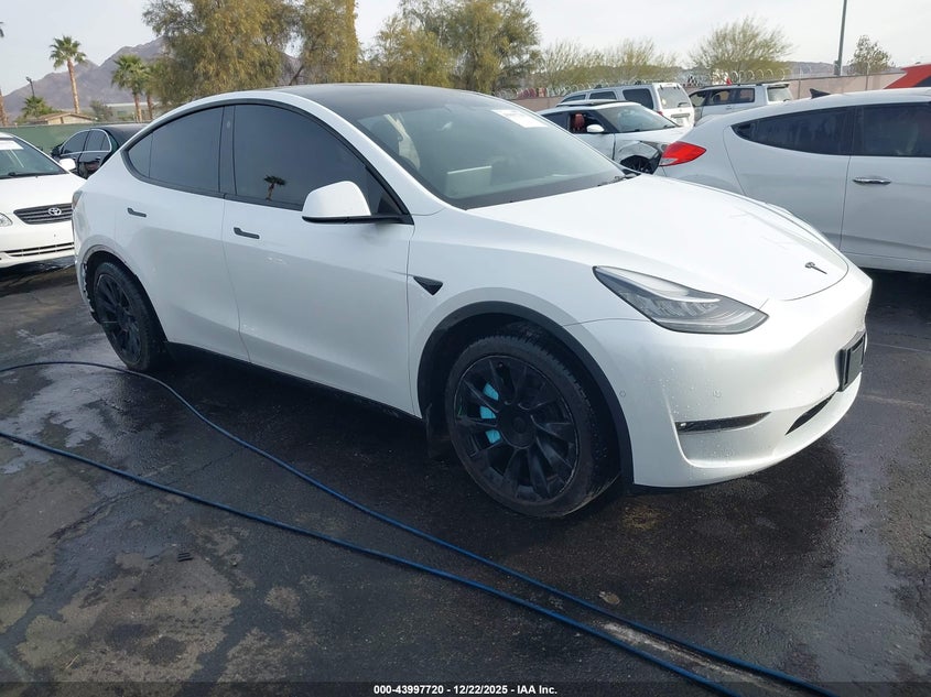 2022 Tesla Model Y Long Range Dual Motor All-Wheel Drive
