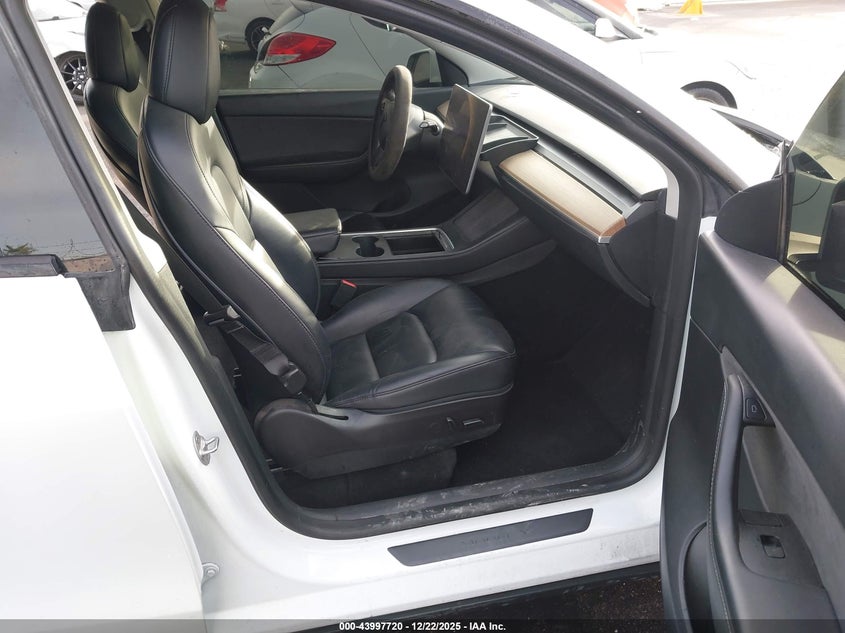 2022 Tesla Model Y Long Range Dual Motor All-Wheel Drive