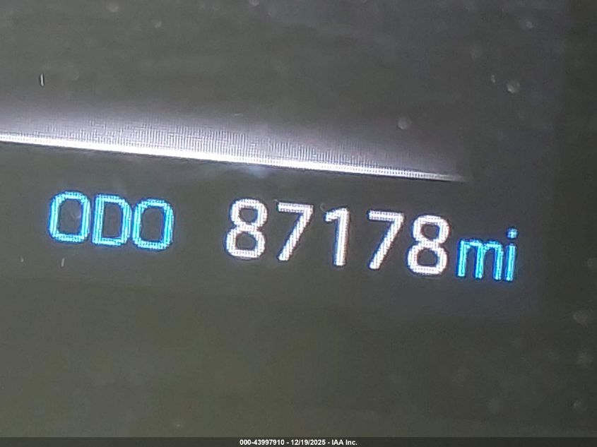 2020 Toyota Highlander Le VIN: 5TDZZRAH1LS510607 Lot: 43997910