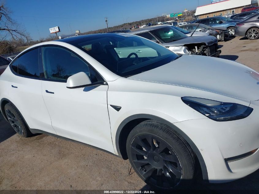 2022 Tesla Model Y Long Range Dual Motor All-Wheel Drive VIN: 7SAYGDEE5NF386632 Lot: 43998022