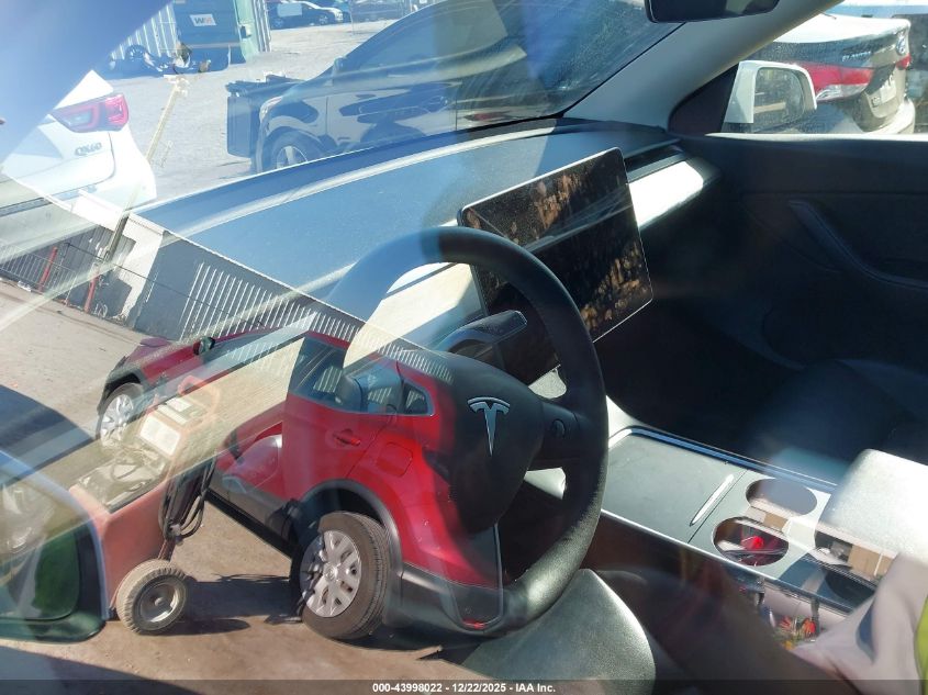 2022 Tesla Model Y Long Range Dual Motor All-Wheel Drive VIN: 7SAYGDEE5NF386632 Lot: 43998022