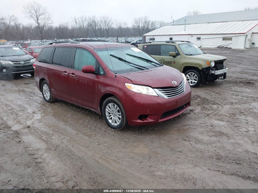 5TDYK3DC2ES457089 2014 Toyota Sienna Xle V6 8 Passenger auction photo 1