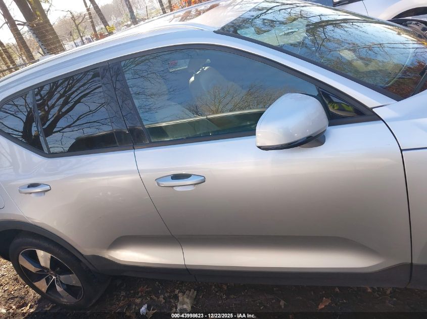 2019 Volvo Xc40 T5 Momentum/T5 R-Design VIN: YV4162XZ2K2007667 Lot: 43998623