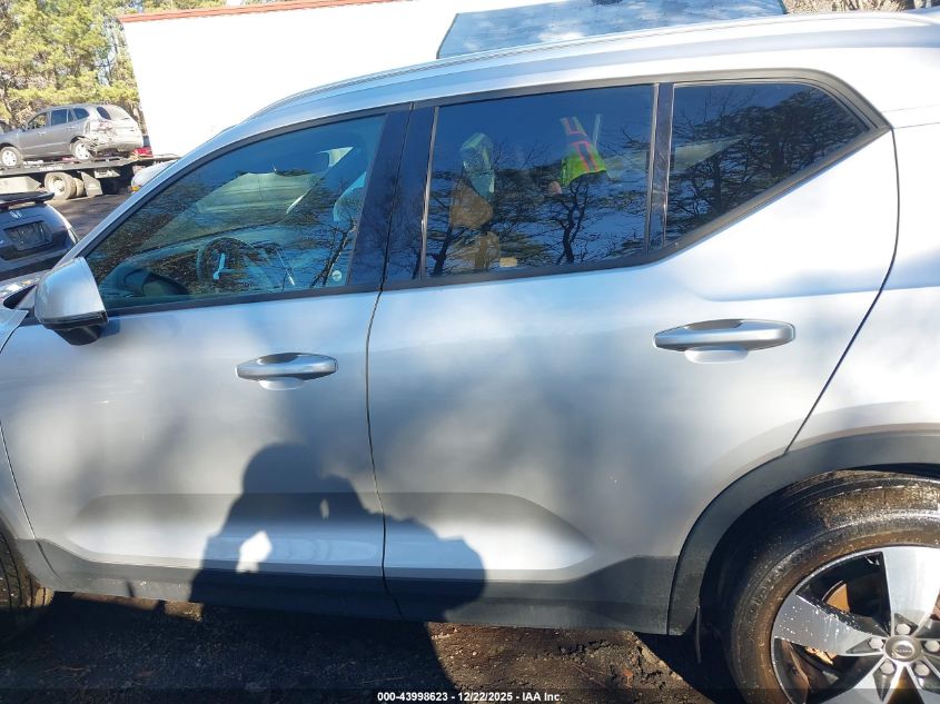 2019 Volvo Xc40 T5 Momentum/T5 R-Design VIN: YV4162XZ2K2007667 Lot: 43998623