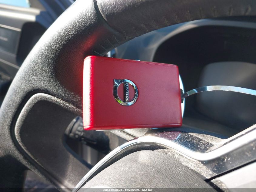 2019 Volvo Xc40 T5 Momentum/T5 R-Design VIN: YV4162XZ2K2007667 Lot: 43998623