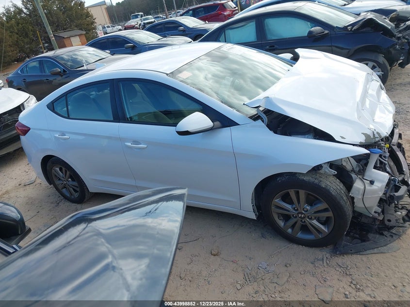 VIN 5NPD84LF7JH240586 2018 HYUNDAI ELANTRA SEL