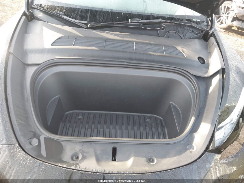 2023 Tesla Model Y Awd/Long Range Dual Motor All-Wheel Drive VIN: 7SAYGDEE2PA142811 Lot: 43998975