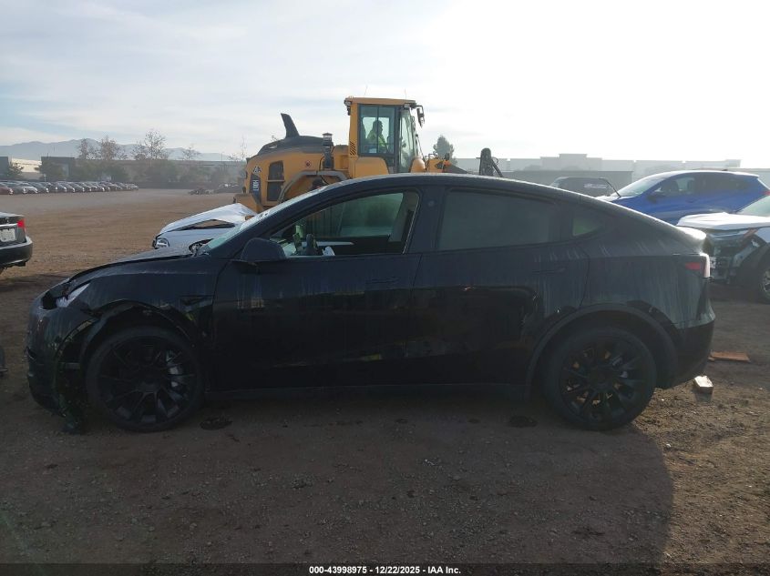 2023 Tesla Model Y Awd/Long Range Dual Motor All-Wheel Drive VIN: 7SAYGDEE2PA142811 Lot: 43998975