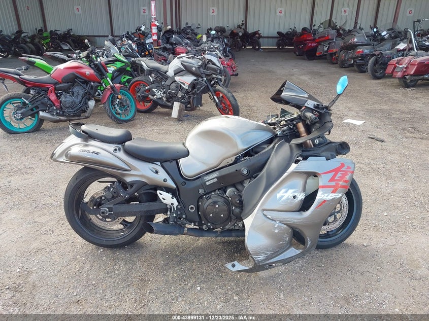 2012 Suzuki Gsx1300 R VIN: JS1GX72A2C2102282 Lot: 43999131