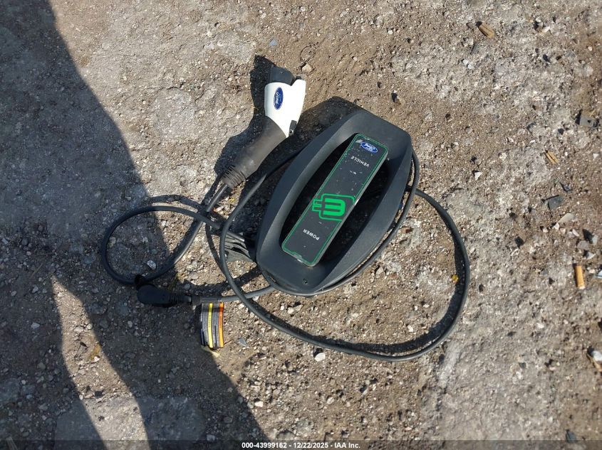 2017 Ford Fusion Energi Se Luxury VIN: 3FA6P0PU0HR201090 Lot: 43999162