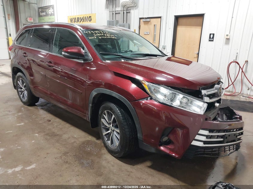 5TDJZRFH7HS424893 2017 Toyota Highlander Xle auction photo 1