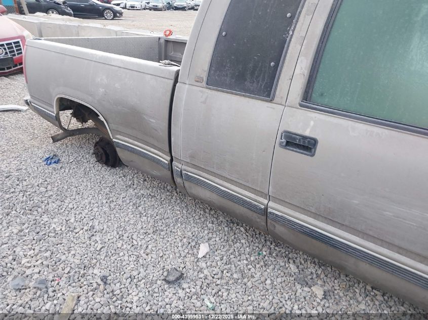 1998 Chevrolet C1500 Fleetside VIN: 2GCEC19R3W1137824 Lot: 43999531