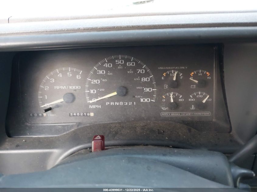 1998 Chevrolet C1500 Fleetside VIN: 2GCEC19R3W1137824 Lot: 43999531