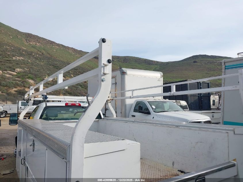 2019 Chevrolet Silverado 3500Hd Chassis Wt VIN: 1GB3CVCG2KF107825 Lot: 43999639