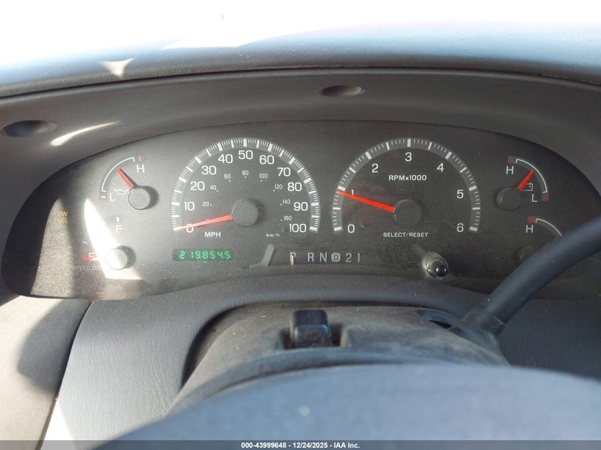 2000 Ford F-150 Lariat/Work Series/Xl/Xlt VIN: 1FTRX18L0YNB25392 Lot: 43999648