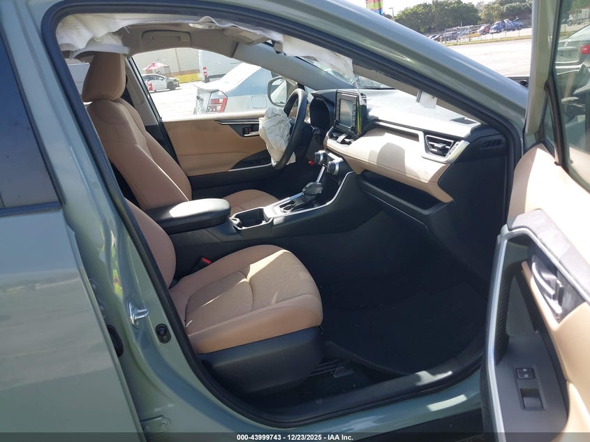 VIN JTMW1RFV7MD065442 2021 TOYOTA RAV4 XLE