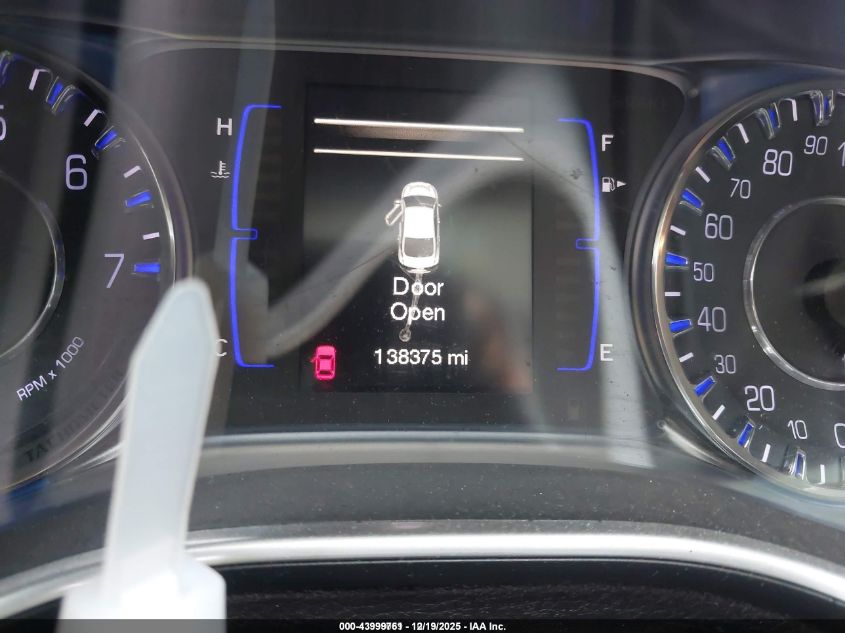 2015 Chrysler 200 Limited VIN: 1C3CCCABXFN704468 Lot: 43999761