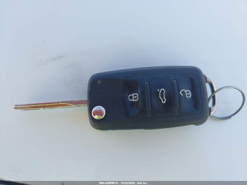 2013 Volkswagen Passat S VIN: 1VWAP7A3XDC048818 Lot: 43999819