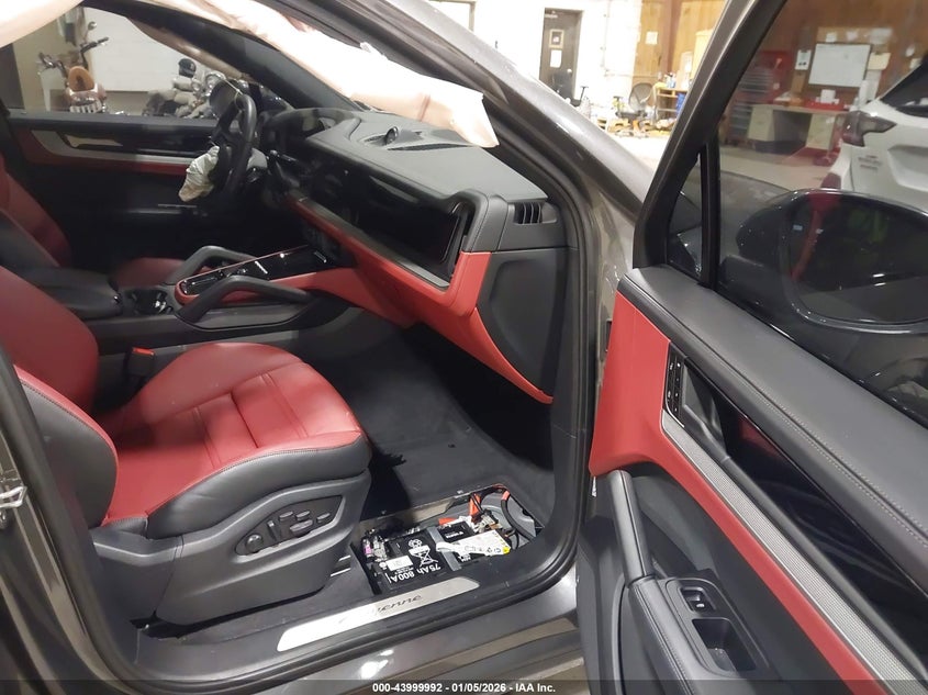 VIN WP1BE2AY3SDA37564 2025 PORSCHE CAYENNE E-HYBRID COUPE