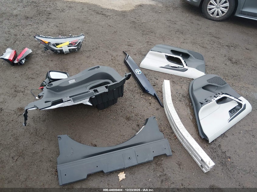 VIN 2T3RWRFV6LW096410 2020 TOYOTA RAV4 HYBRID XLE