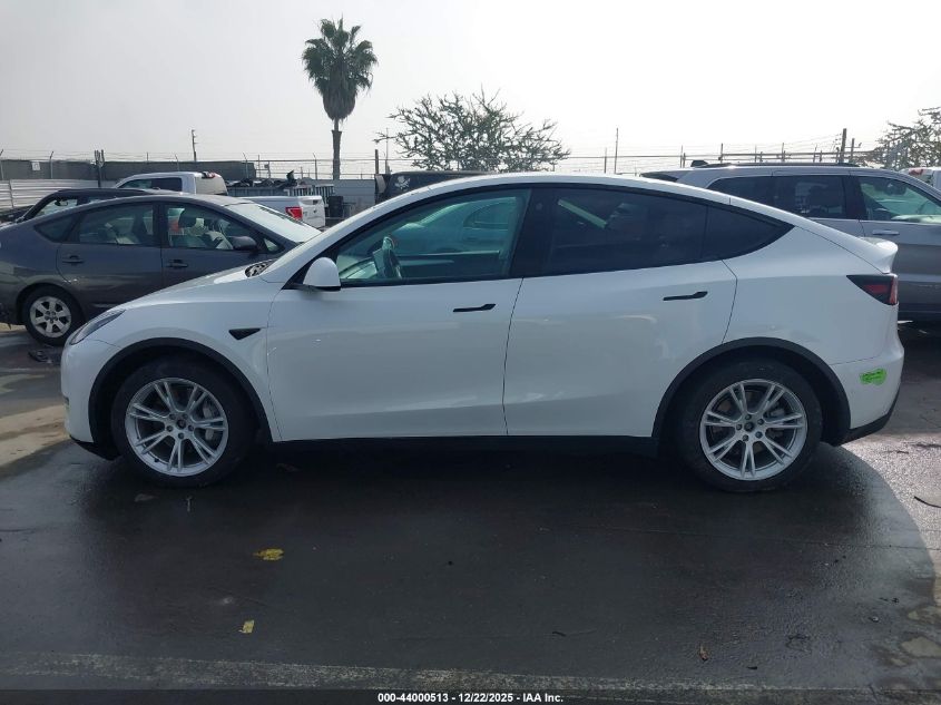 2022 Tesla Model Y Long Range Dual Motor All-Wheel Drive VIN: 7SAYGDEE4NF546564 Lot: 44000513