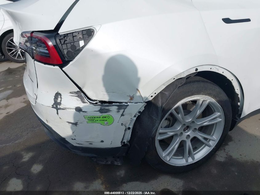 2022 Tesla Model Y Long Range Dual Motor All-Wheel Drive VIN: 7SAYGDEE4NF546564 Lot: 44000513