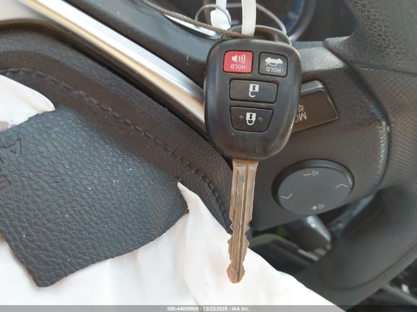 2018 Toyota Corolla Le VIN: 5YFBURHE6JP743996 Lot: 44000988