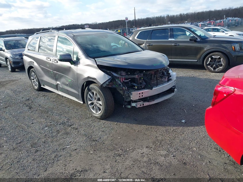 2024 Toyota Sienna Xle