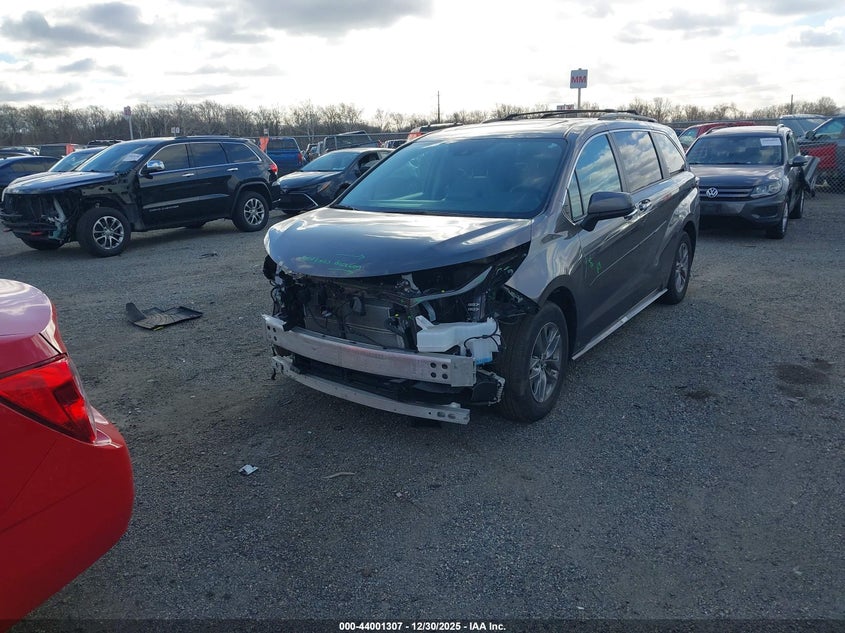 2024 Toyota Sienna Xle