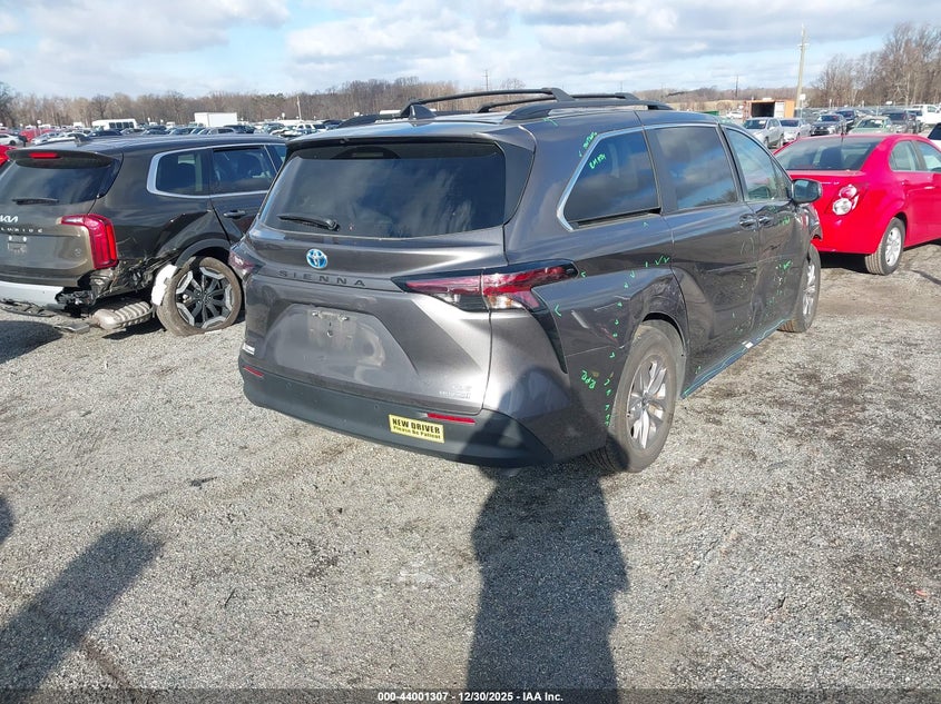 2024 Toyota Sienna Xle