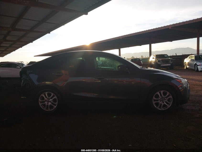 VIN 3MYDLBYVXHY189327 2017 TOYOTA YARIS IA