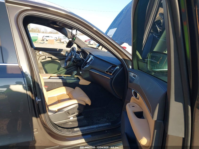 2022 Volvo Xc90 T6 Inscription 7 Passenger