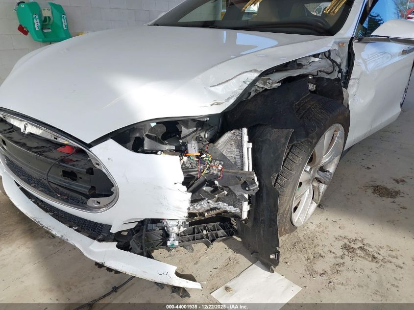 2015 Tesla Model S 70D/85D/P85D VIN: 5YJSA1H20FF084994 Lot: 44001935