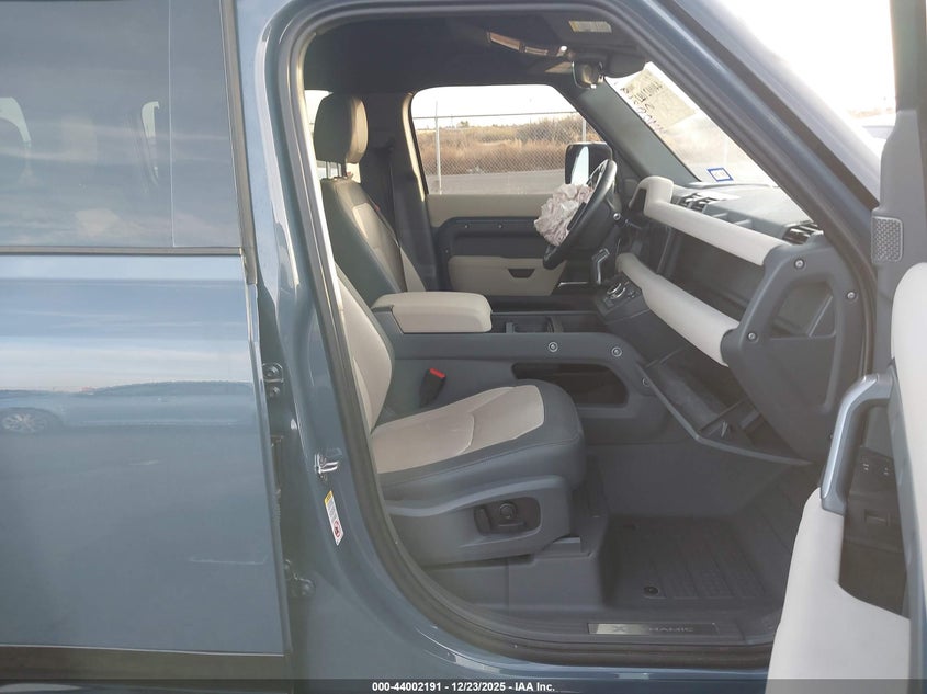 VIN SALE27EU5P2141738 2023 LAND ROVER DEFENDER 110 X-DYNAMIC SE