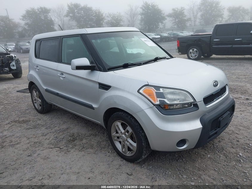 KNDJT2A29B7705106 2011 Kia Soul + auction photo 1