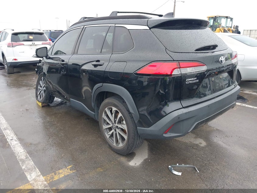 VIN 7MUEAAAG4NV024154 2022 TOYOTA COROLLA CROSS XLE