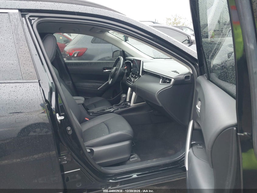 VIN 7MUEAAAG4NV024154 2022 TOYOTA COROLLA CROSS XLE