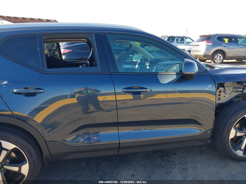 2021 Volvo Xc40 T5 Momentum VIN: YV4162UK5M2522303 Lot: 44003100