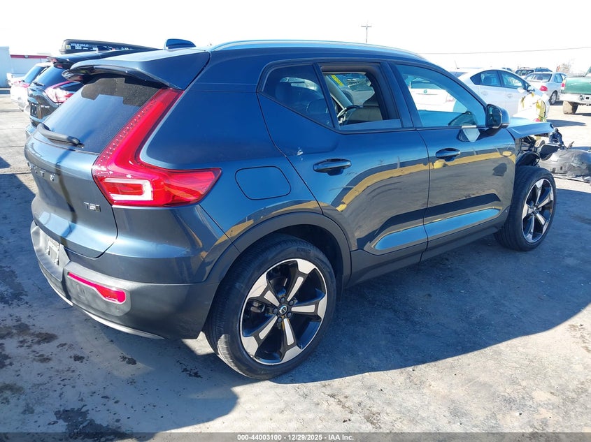 2021 Volvo Xc40 T5 Momentum